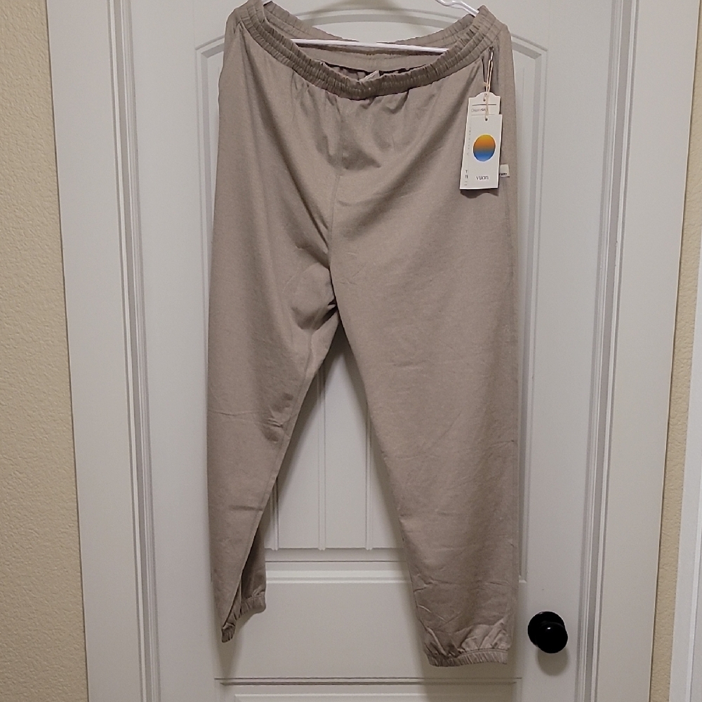 Vuori Women's Joggers in Oyster Heather